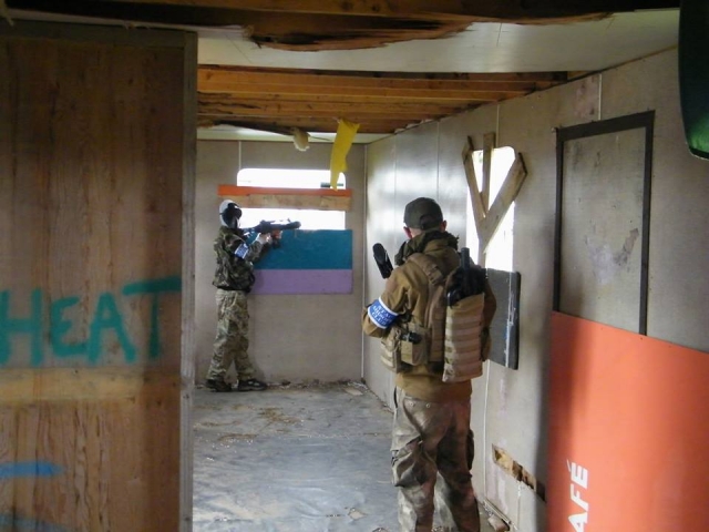  Escondiéndose del enemigo 